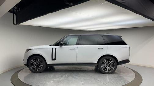Fuji White 2024 Land Rover Range Rover P400 SE