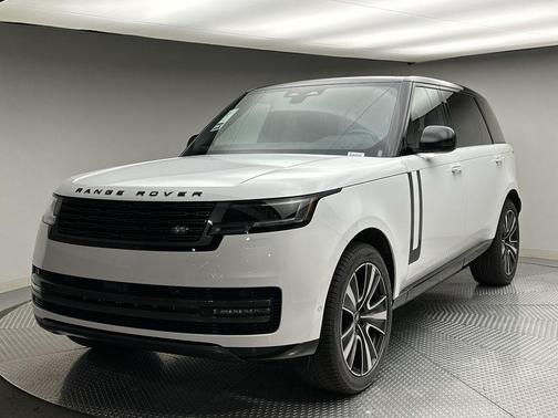 Fuji White 2024 Land Rover Range Rover P400 SE
