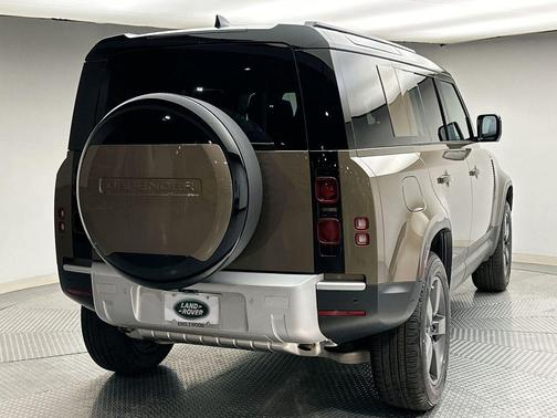 Gondwana Stone 2025 Land Rover Defender P400 S