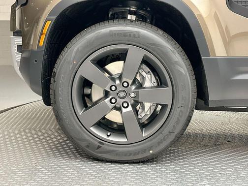 Gondwana Stone 2025 Land Rover Defender P400 S