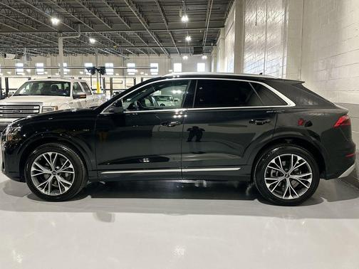 2025 Audi Q8 55 Premium