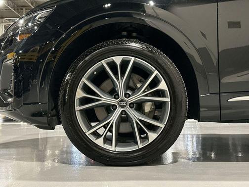 2025 Audi Q8 55 Premium