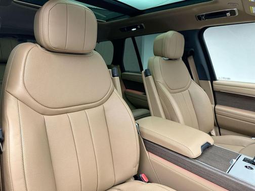 2025 Land Rover Range Rover P550e SE