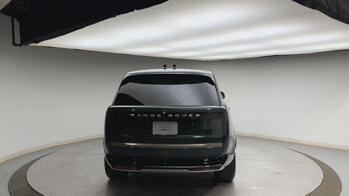 2025 Land Rover Range Rover P550e SE