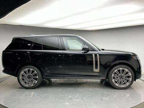 2026 Land Rover Range Rover P530 SE