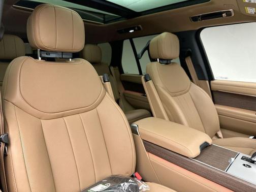 2026 Land Rover Range Rover P530 SE