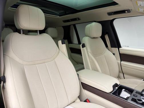 2023 Land Rover Range Rover P530 SE