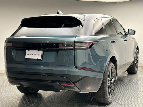 2026 Land Rover Range Rover Velar P250 Dynamic SE