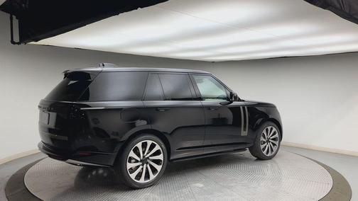 2026 Land Rover Range Rover P530 SE