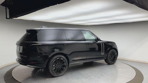 Santorini Black 2026 Land Rover Range Rover P400 SE 7 Seat