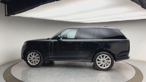 Santorini Black 2026 Land Rover Range Rover P400 SE