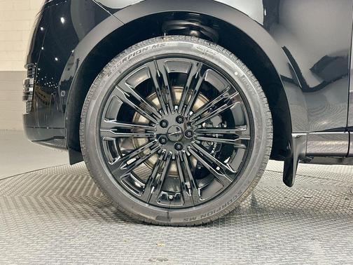 2026 Land Rover Range Rover P530 SE