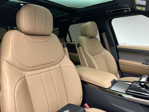 2025 Land Rover Range Rover Sport SE
