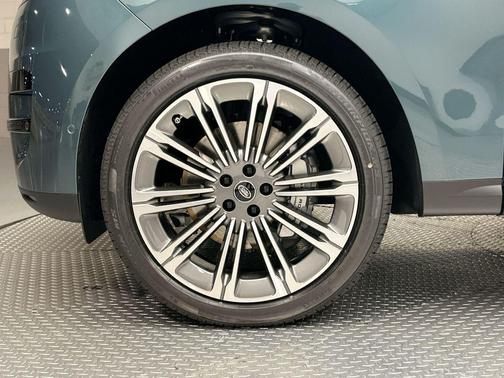 2025 Land Rover Range Rover Sport SE