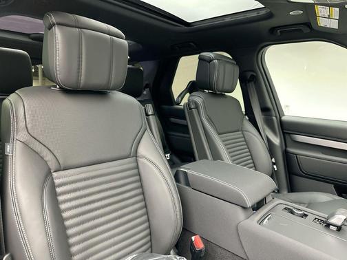 2025 Land Rover Discovery P360 Dynamic SE