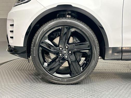 2025 Land Rover Discovery P360 Dynamic SE