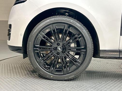 2025 Land Rover Range Rover P400 SE