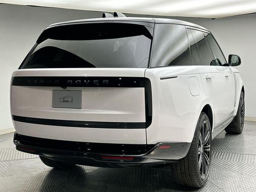 2025 Land Rover Range Rover P400 SE