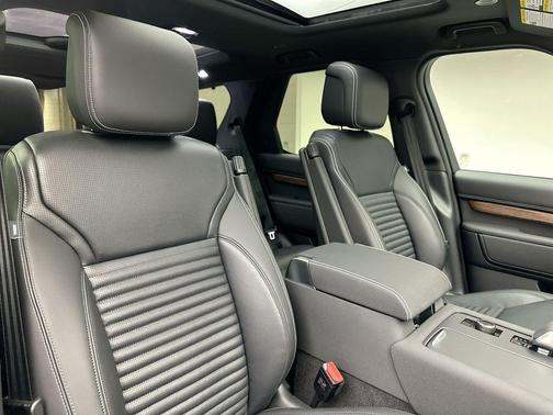 2025 Land Rover Discovery P360 Dynamic SE