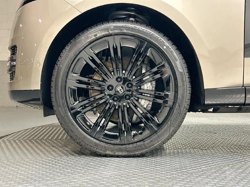 Batumi Gold Premium Metallic 2027 Land Rover Range Rover SE