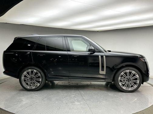 2026 Land Rover Range Rover P530 SE