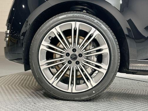 2026 Land Rover Range Rover P530 SE