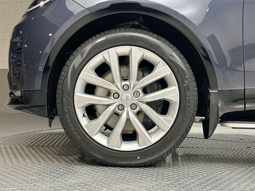 2026 Land Rover Discovery Gemini Edition