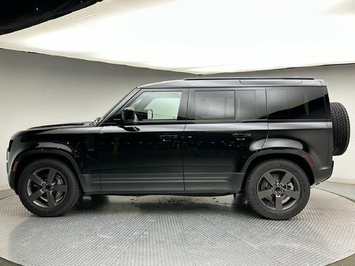 Santorini Black Metallic 2026 Land Rover Defender S