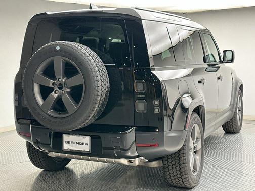 Santorini Black Metallic 2026 Land Rover Defender S