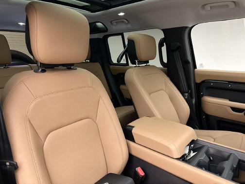 Santorini Black Metallic 2026 Land Rover Defender S