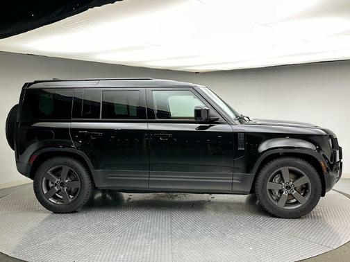 Santorini Black Metallic 2026 Land Rover Defender S
