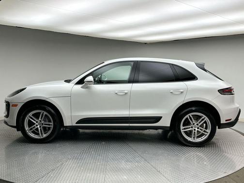 2022 Porsche Macan Base