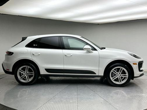 2022 Porsche Macan Base