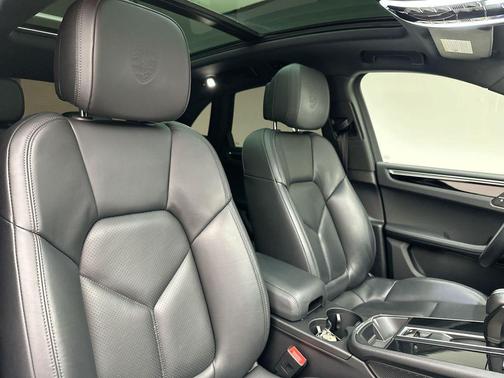 2022 Porsche Macan Base