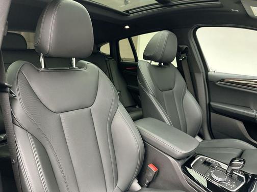 2025 BMW X4 xDrive30i