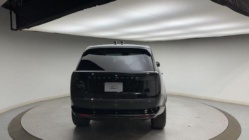 Santorini Black 2026 Land Rover Range Rover P400 SE 7 Seat