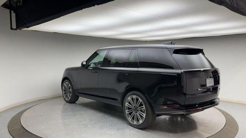 Santorini Black 2026 Land Rover Range Rover P400 SE 7 Seat