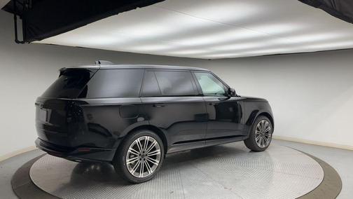Santorini Black 2026 Land Rover Range Rover P400 SE 7 Seat