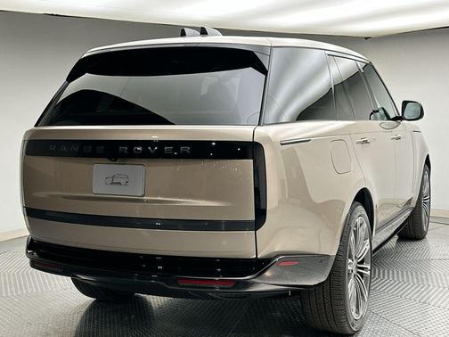 2025 Land Rover Range Rover P400 SE