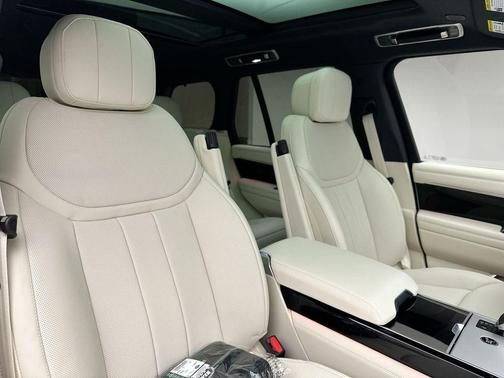 2025 Land Rover Range Rover P400 SE