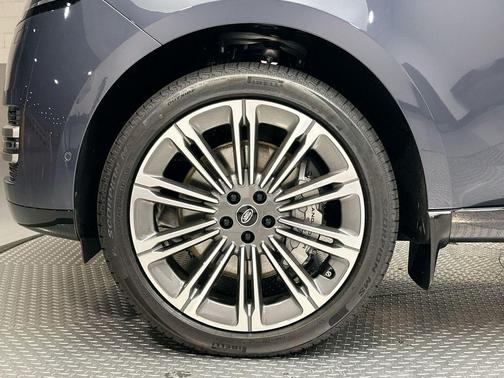 2025 Land Rover Range Rover P530 SE