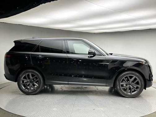 Santorini Black Metallic 2027 Land Rover Range Rover Sport SE