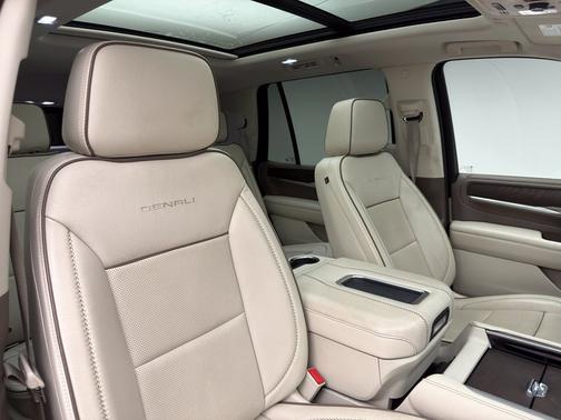 White Frost 2022 GMC Yukon Denali
