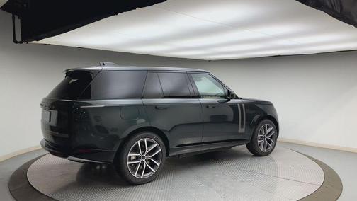Belgravia Green 2026 Land Rover Range Rover P550e SE