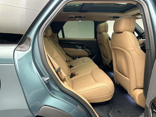 2025 Land Rover Range Rover Sport SE