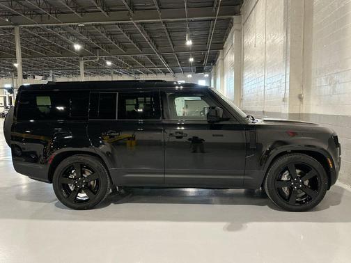 Santorini Black Metallic 2026 Land Rover Defender S