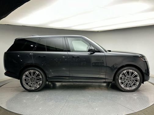 2025 Land Rover Range Rover P530 SE
