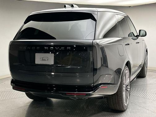 2025 Land Rover Range Rover P530 SE