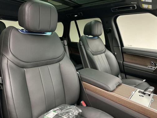 2025 Land Rover Range Rover P530 SE