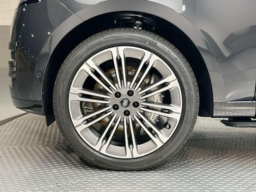 2025 Land Rover Range Rover P530 SE